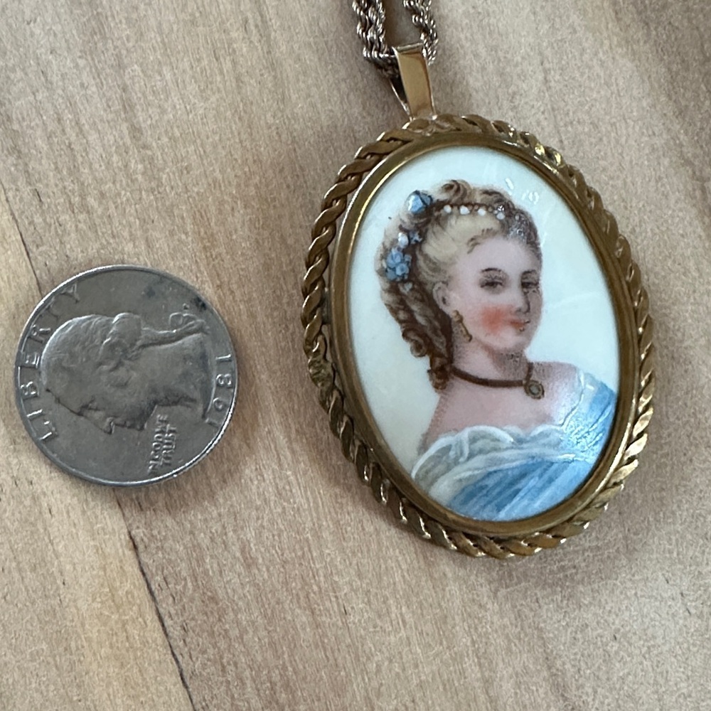 Limoges France Hand painted Vintage Porcelain Pendant Necklace